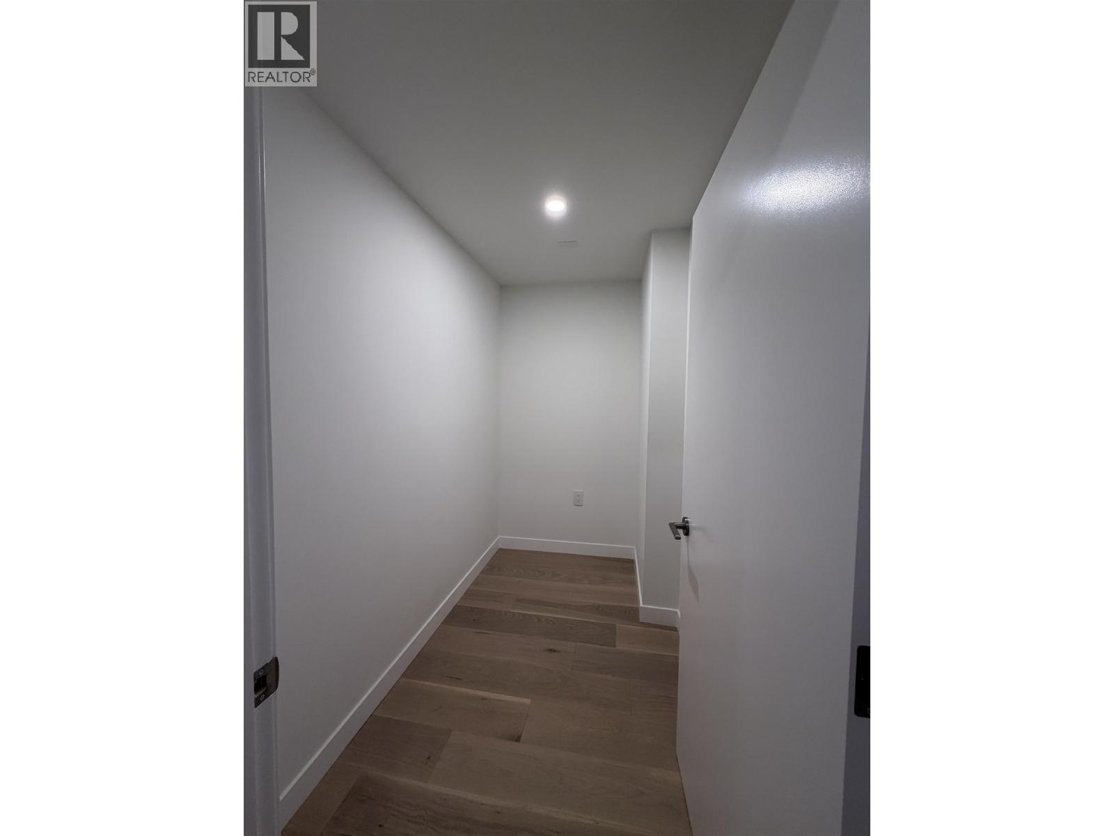 4xx 5212 Cambie Street Property Photo 6
