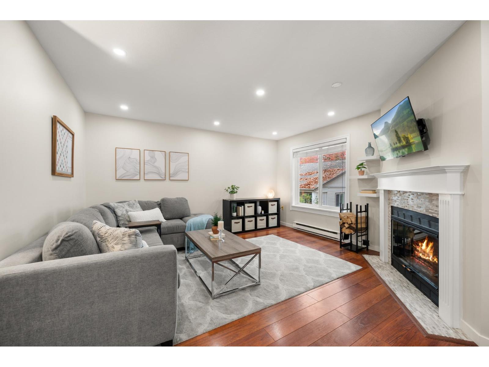 8 12916 17 AVENUE Property Photo 1