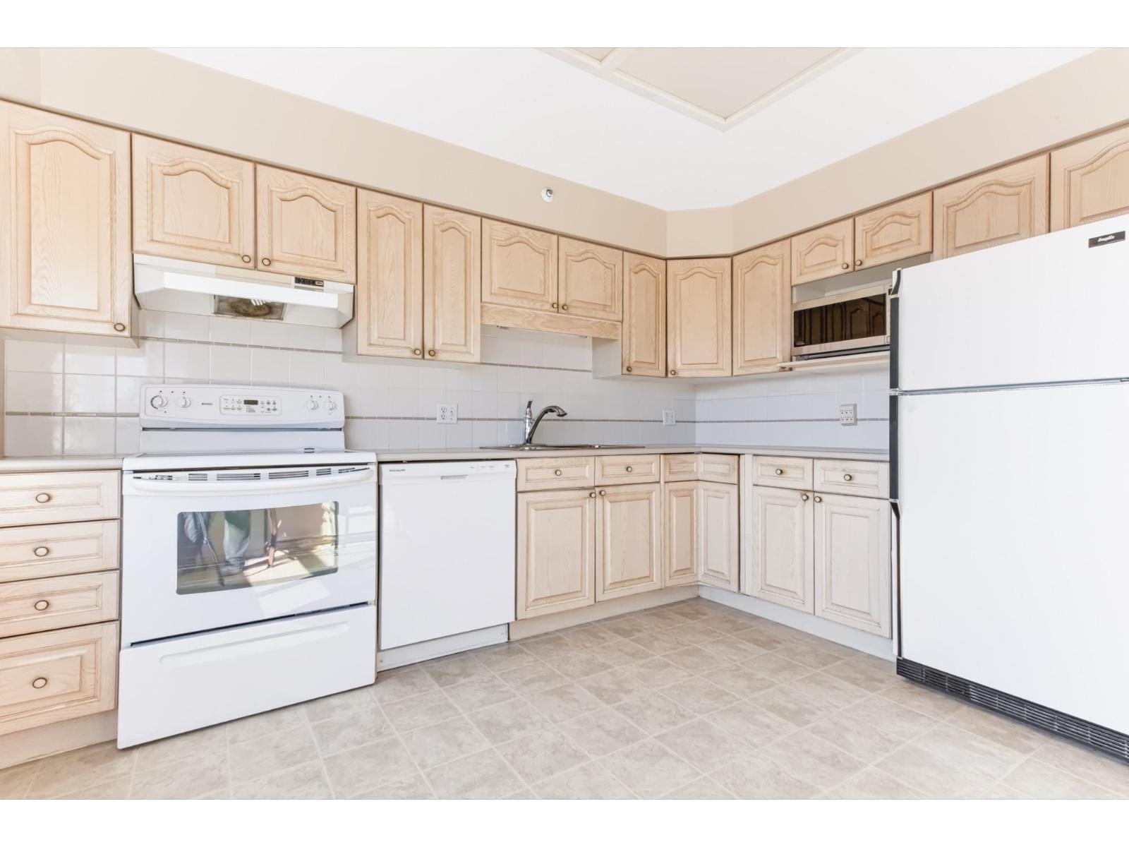 1201 3190 Gladwin Road Property Photo 11