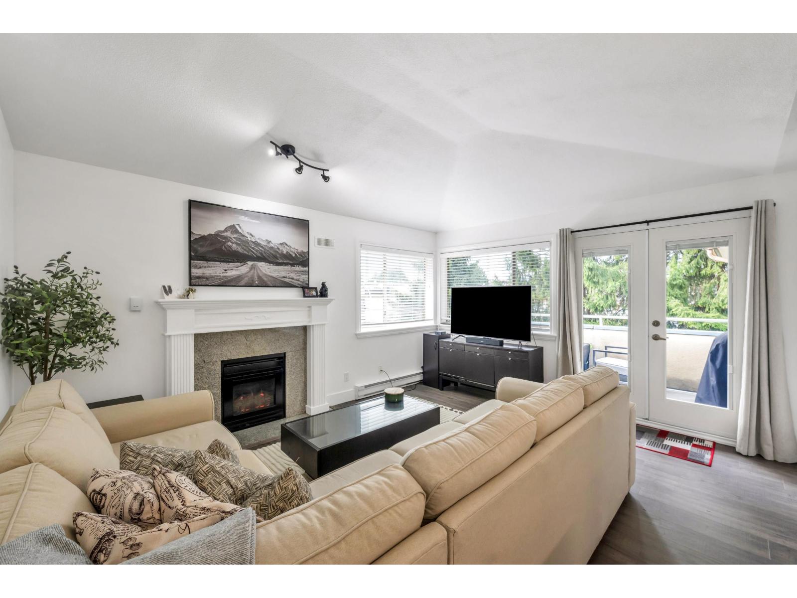 308 33675 Marshall Road Property Photo 3