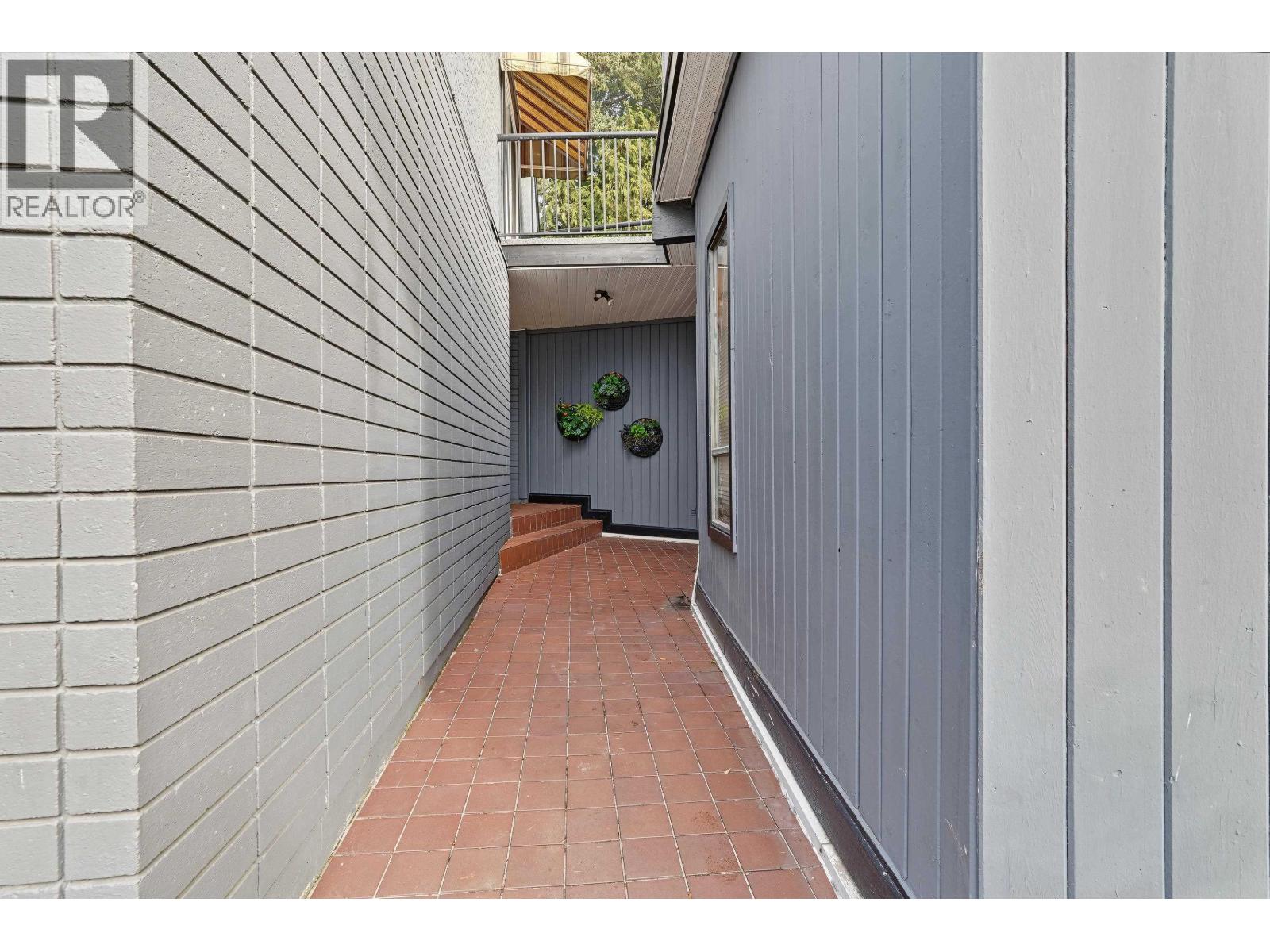 4927 Cedar Crescent Property Photo 4