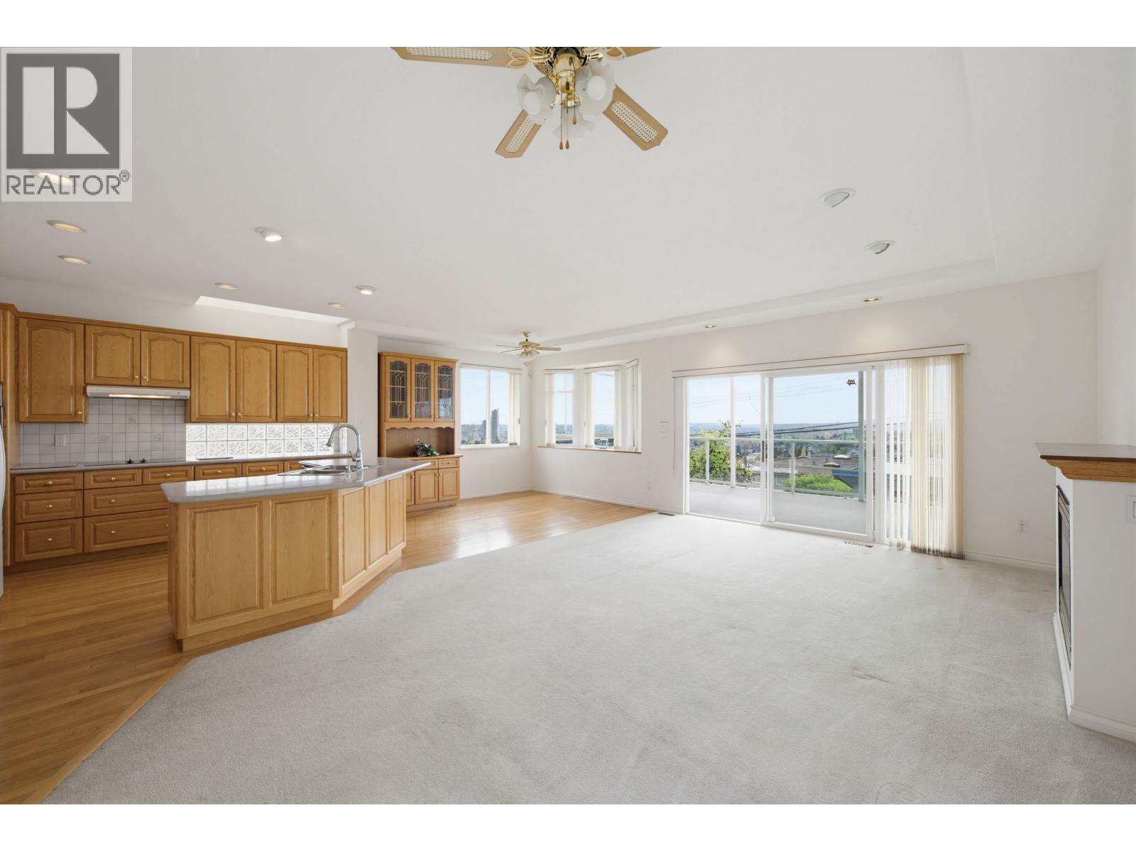 41 N Hythe Avenue Property Photo 5
