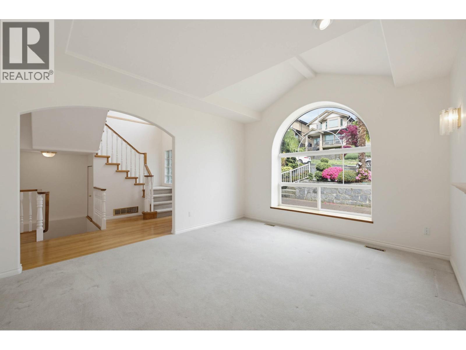 41 N Hythe Avenue Property Photo 9