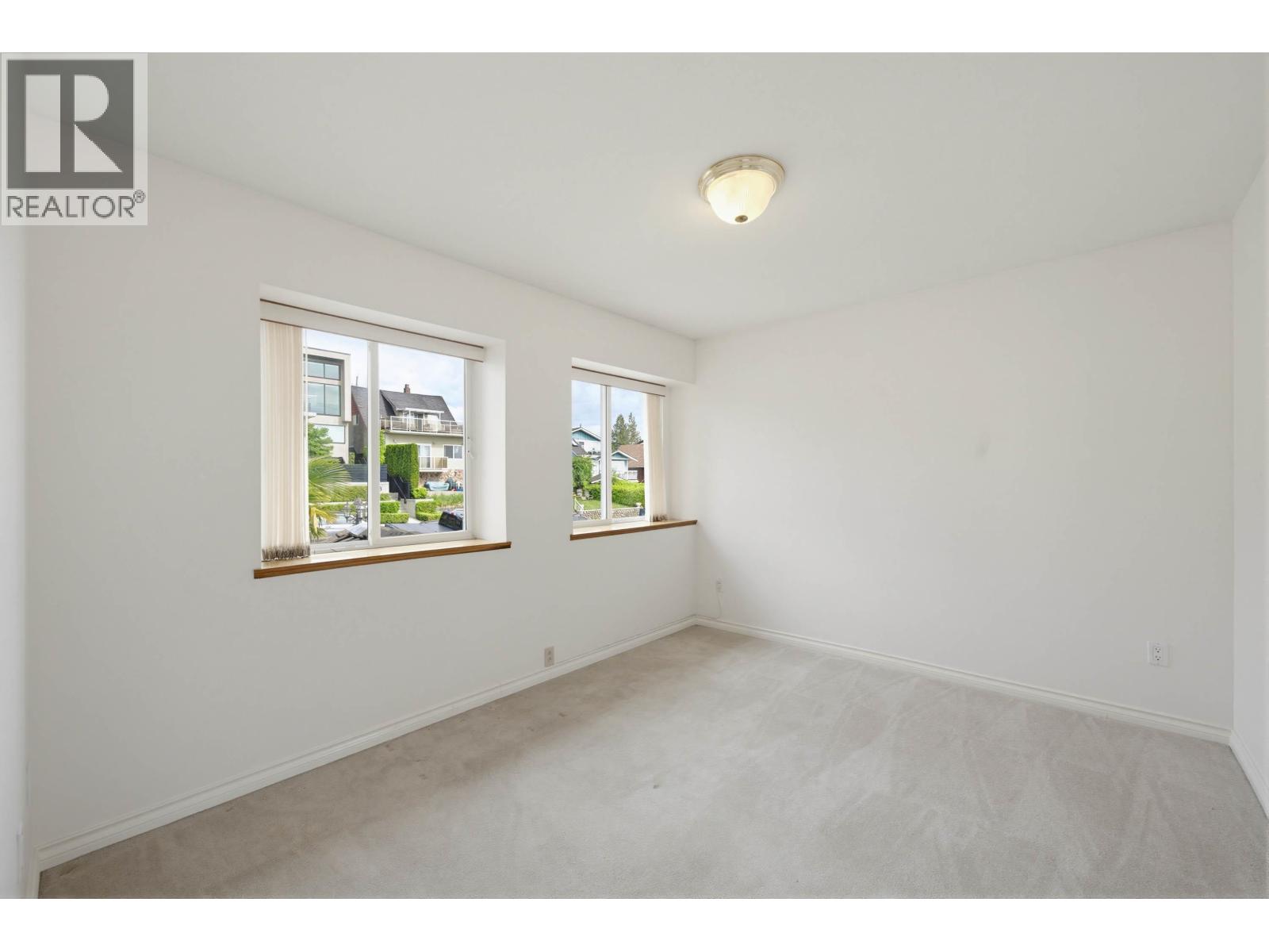 41 N Hythe Avenue Property Photo 11