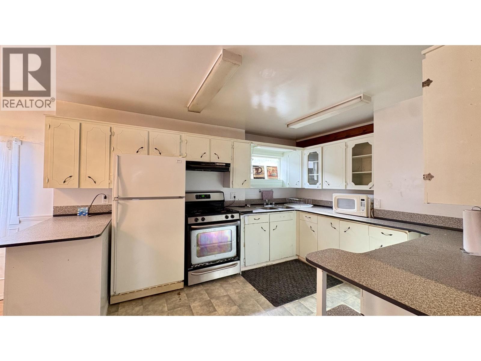 1301 20th Avenue Property Photo 3