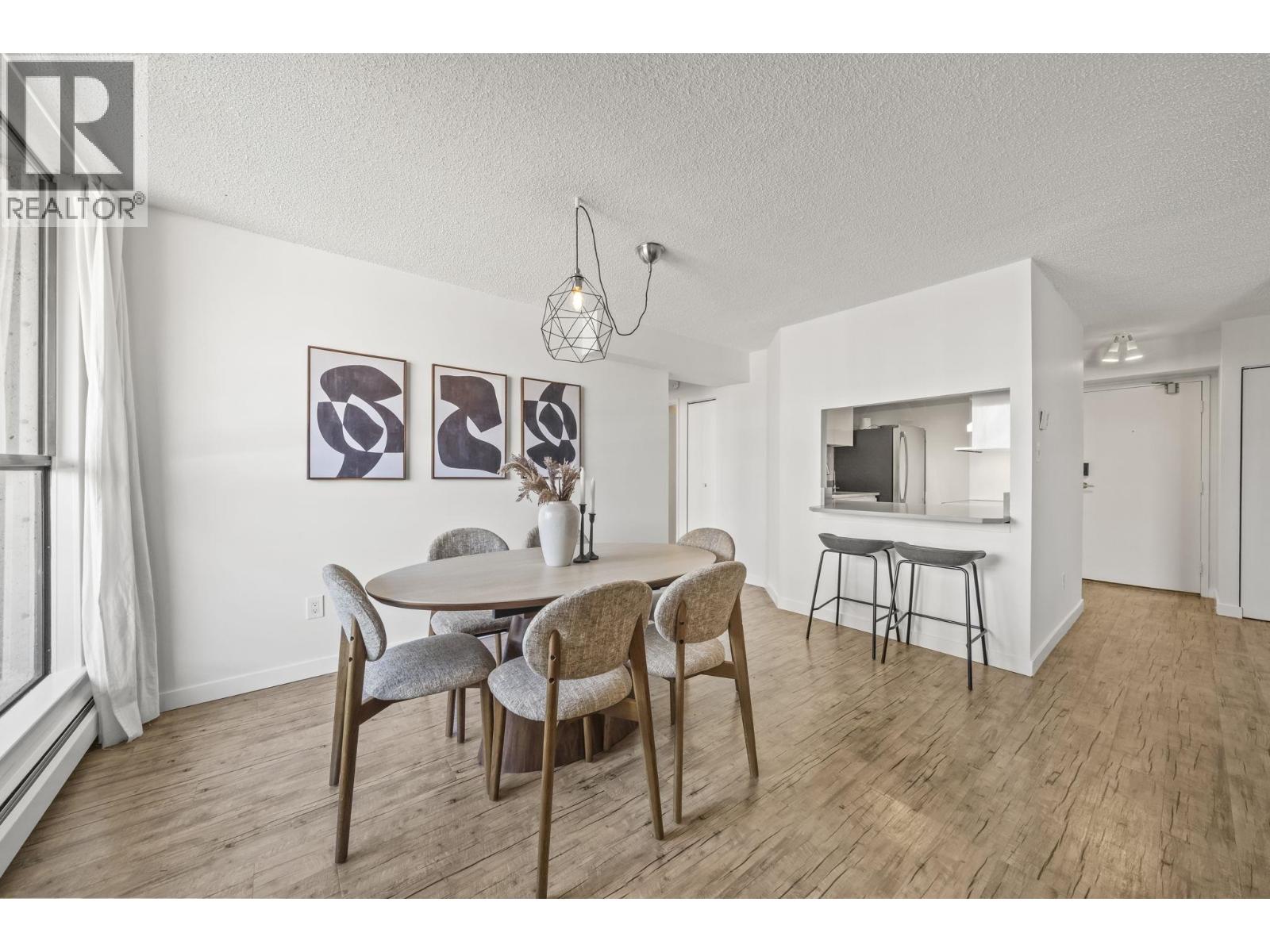 1504 3771 Bartlett Court Property Photo 9