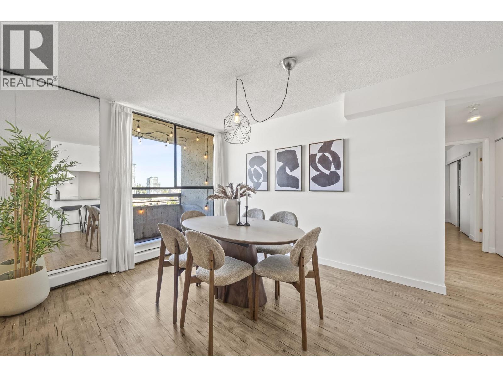 1504 3771 Bartlett Court Property Photo 13