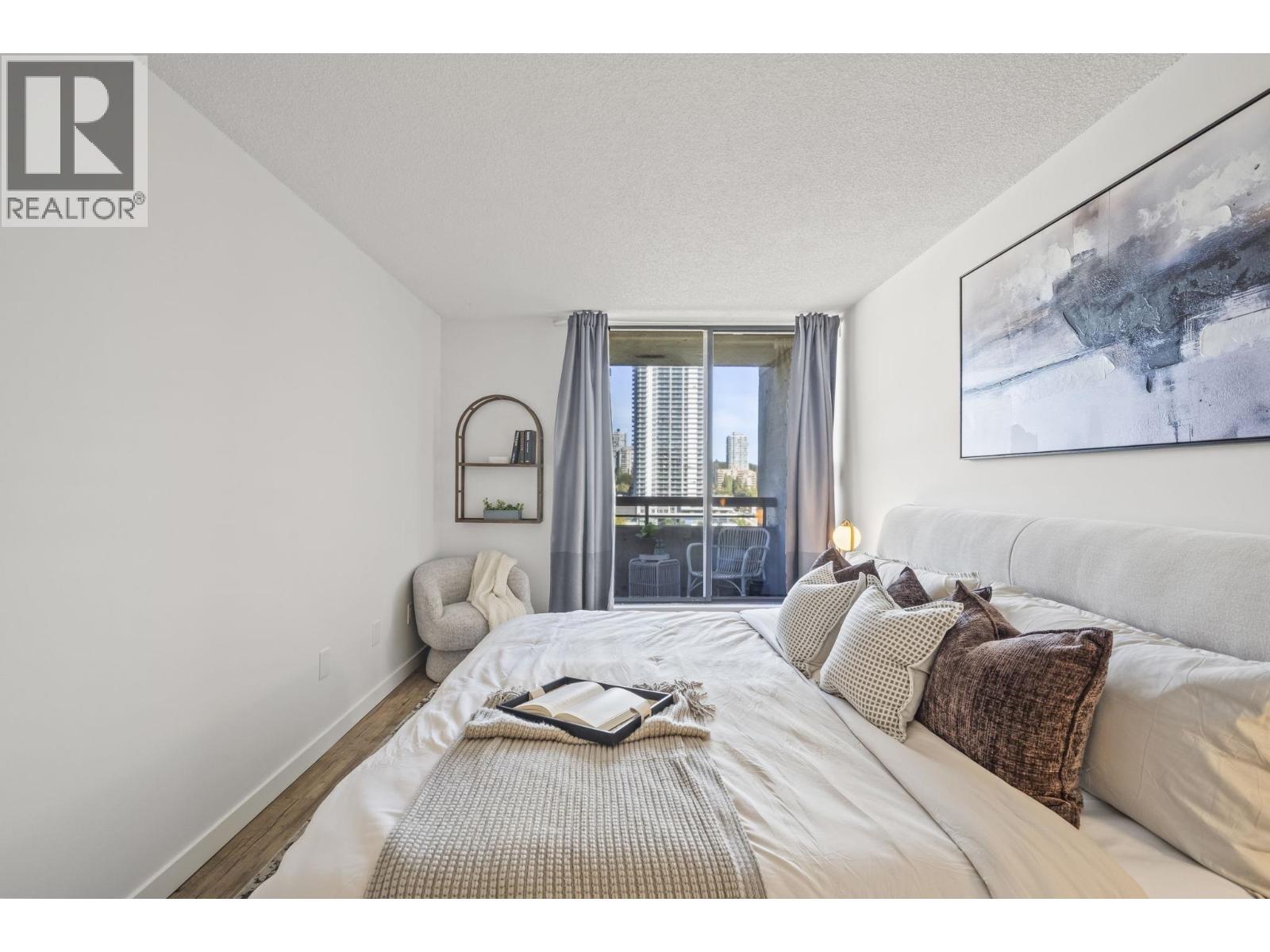 1504 3771 Bartlett Court Property Photo 16