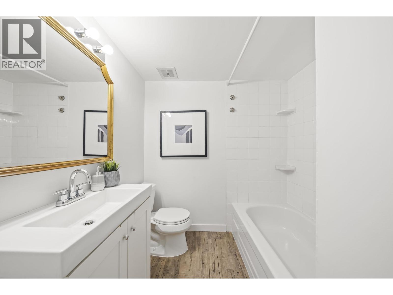 1504 3771 Bartlett Court Property Photo 17