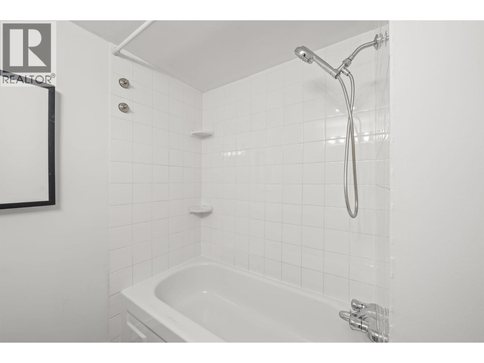 1504 3771 Bartlett Court Property Photo 18