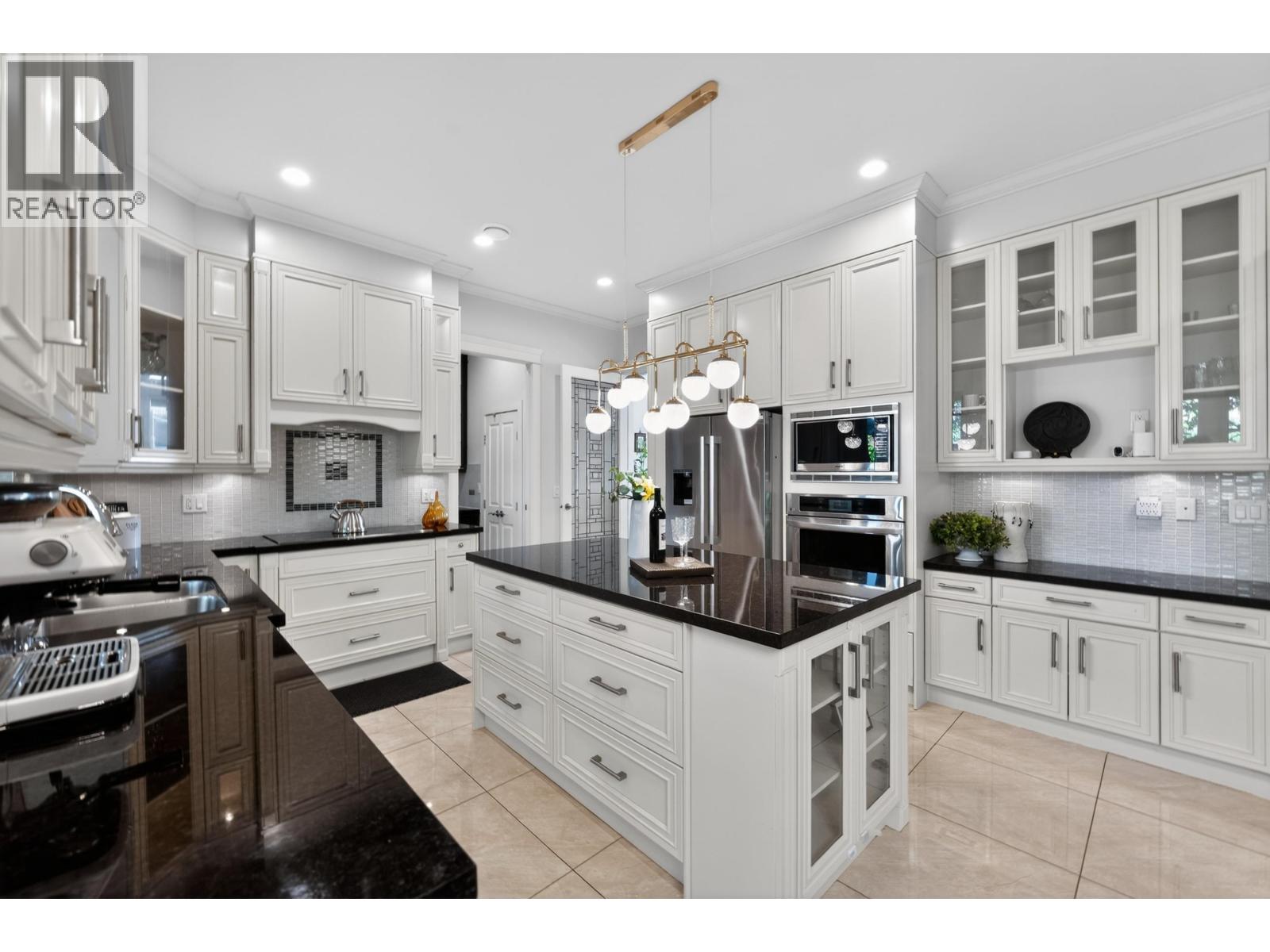 10388 Swinton Crescent Property Photo 10