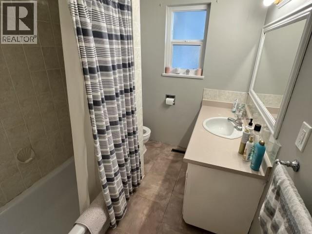 447 E 30th Avenue Property Photo 11