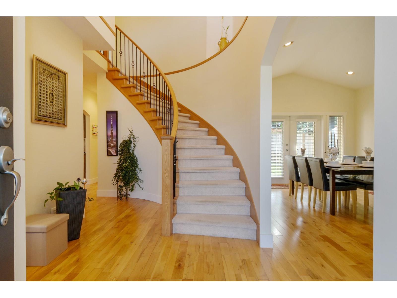 6122 164 Street Property Photo 2