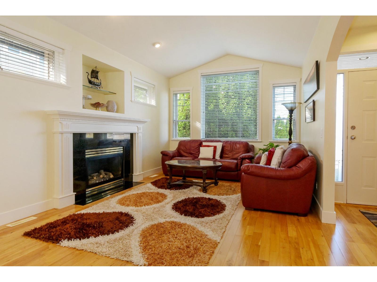 6122 164 Street Property Photo 3