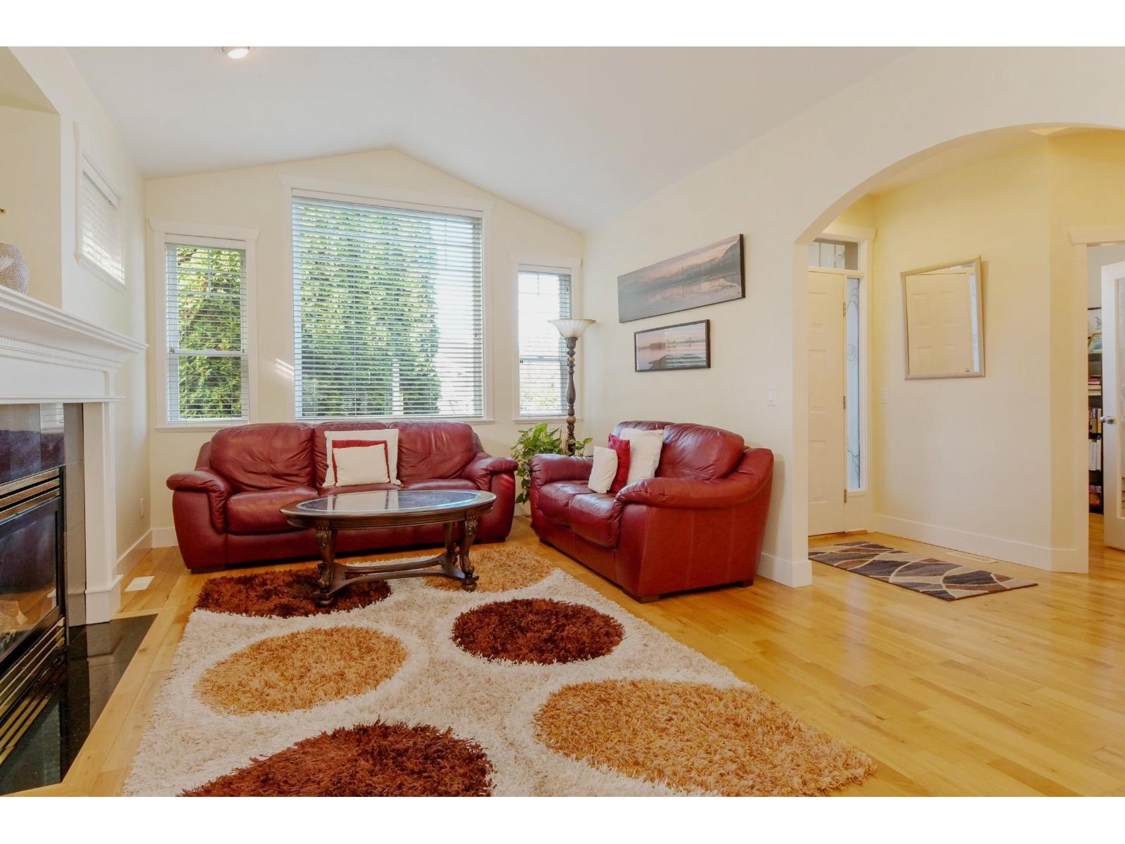 6122 164 Street Property Photo 4
