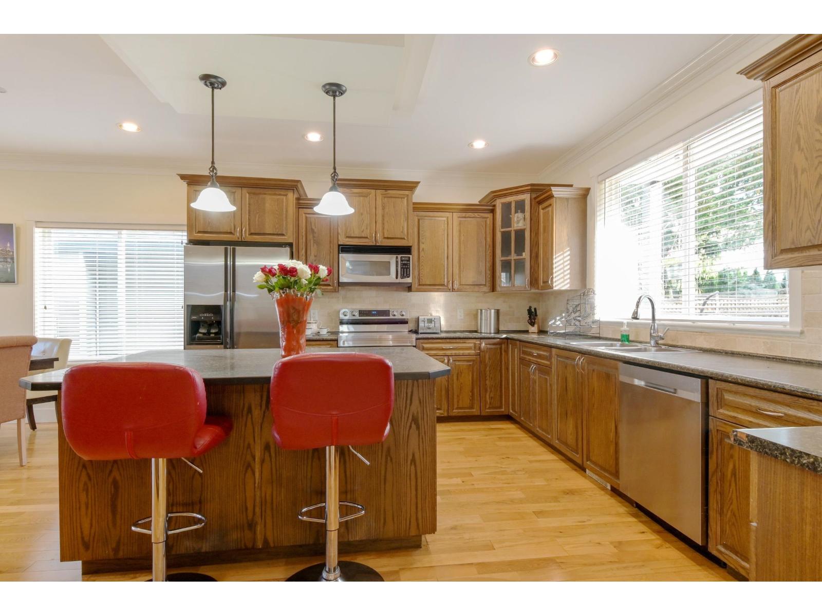 6122 164 Street Property Photo 9