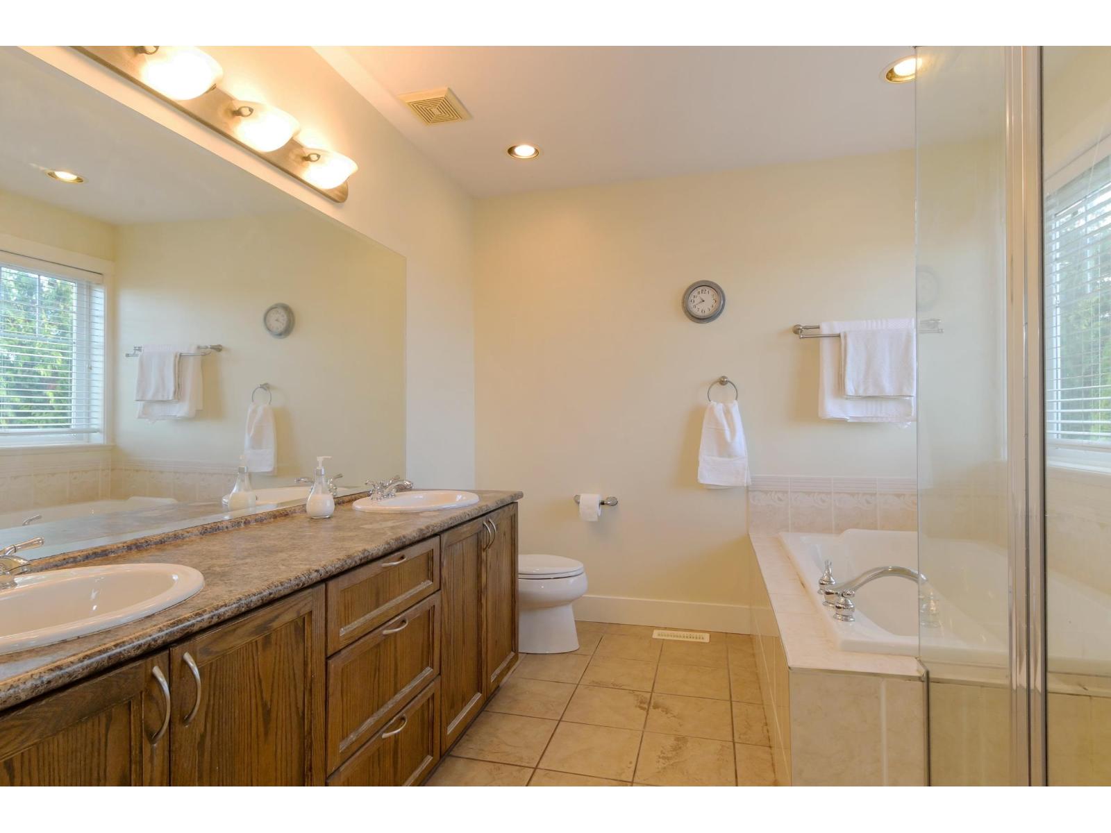 6122 164 Street Property Photo 18