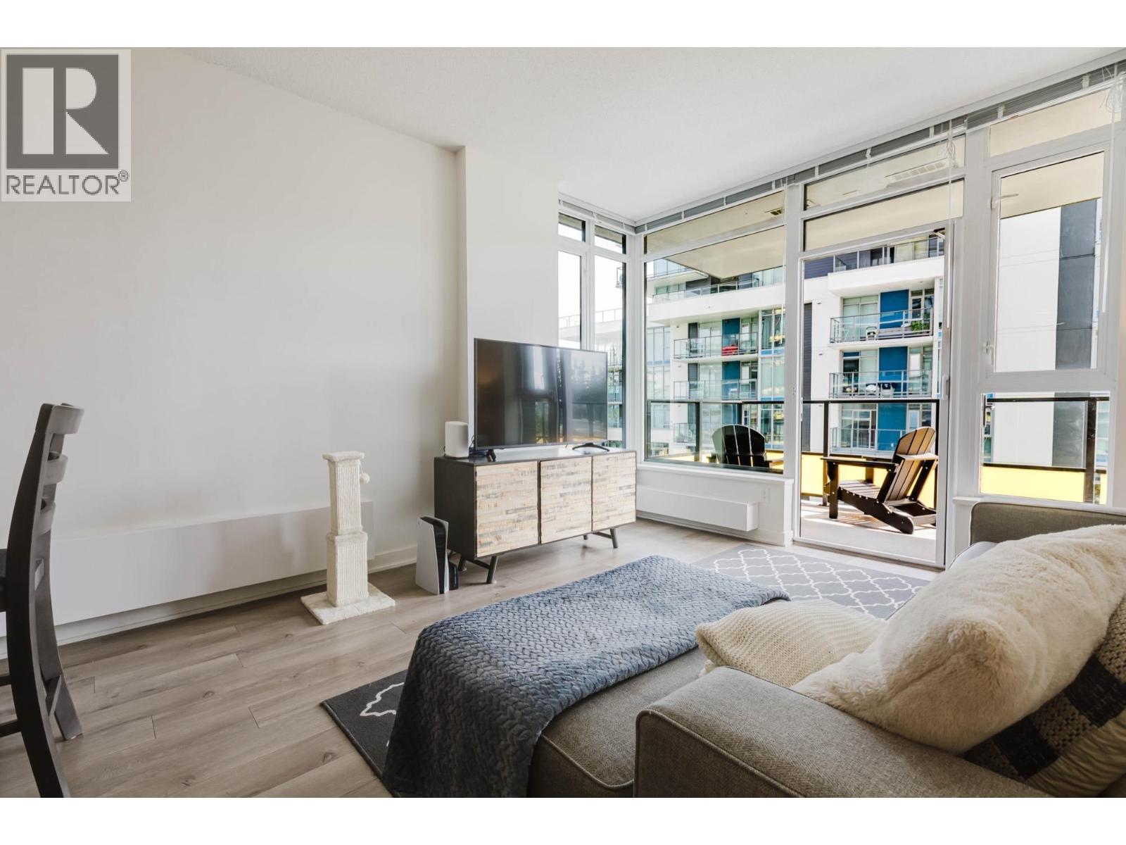 909 8850 UNIVERSITY CRESCENT Property Photo 1