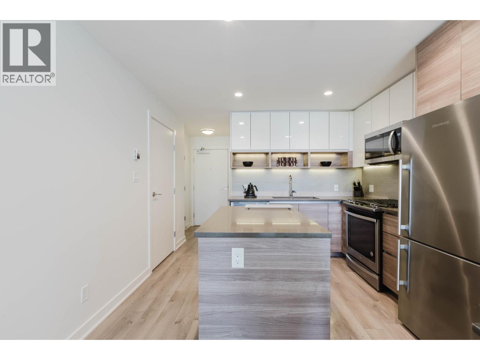 909 8850 University Crescent Property Photo 8