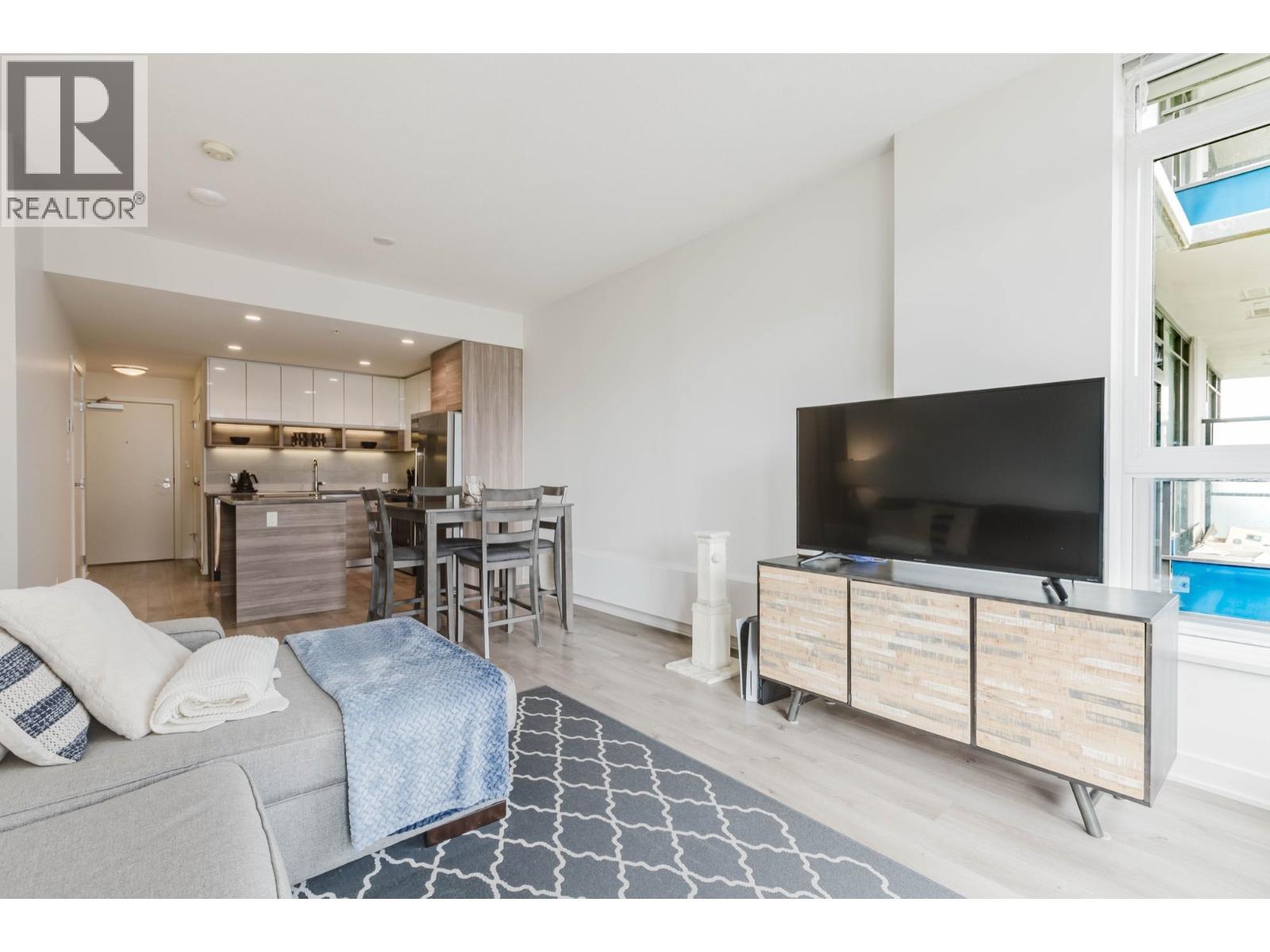 909 8850 University Crescent Property Photo 10