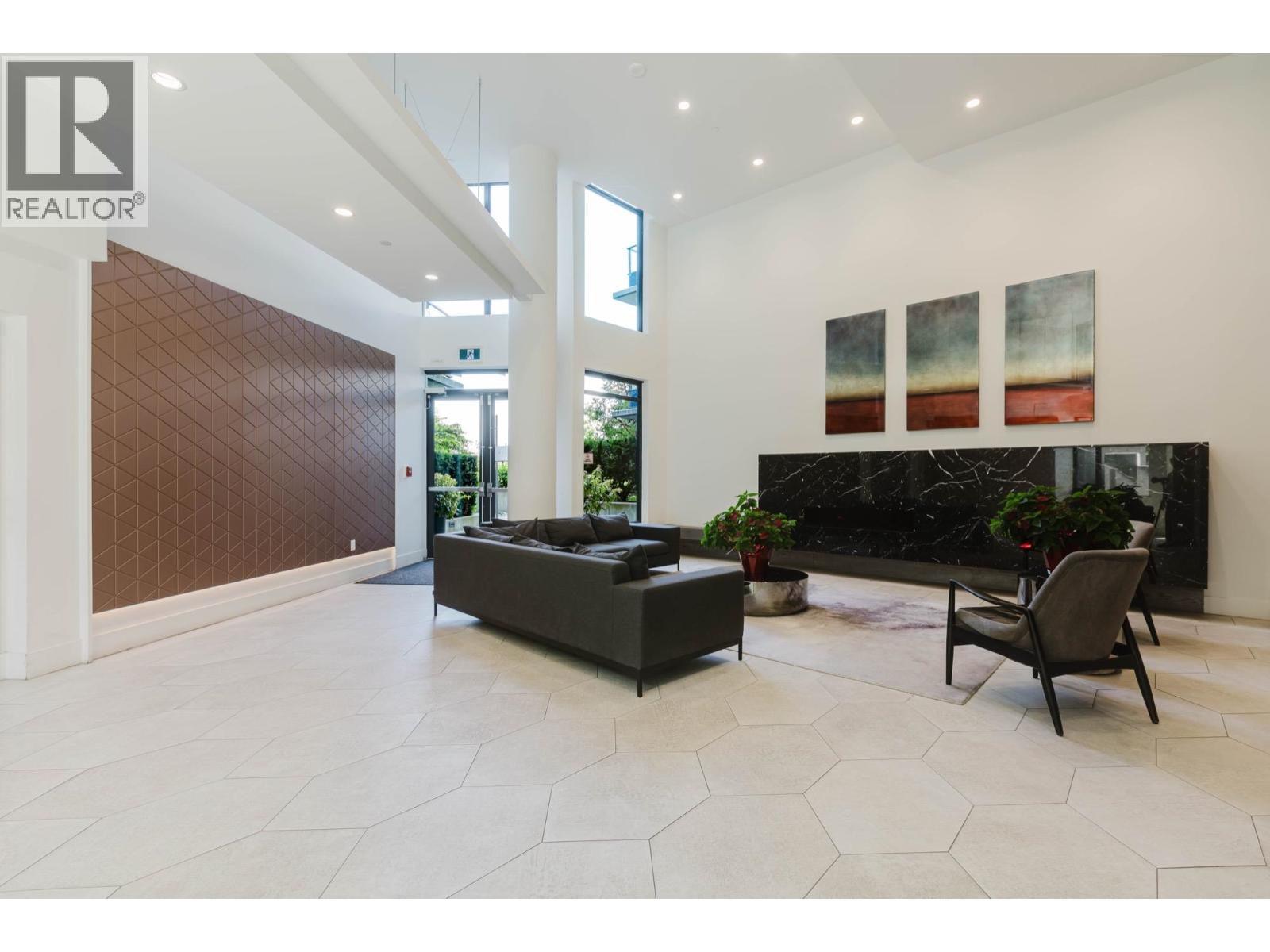 909 8850 University Crescent Property Photo 33