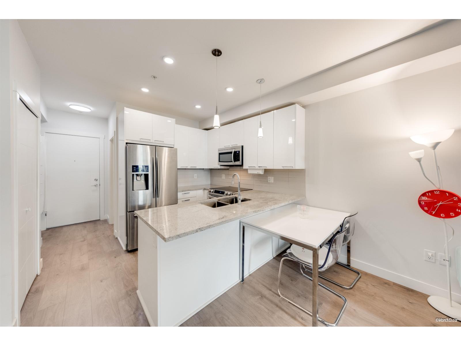 119 20696 Eastleigh Crescent Property Photo 15