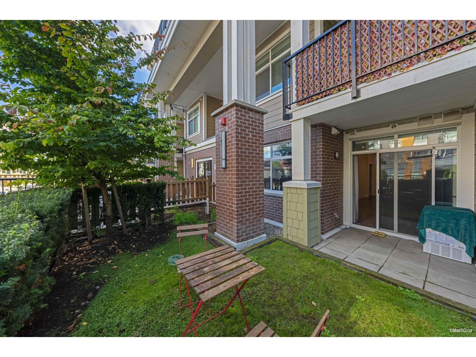 119 20696 Eastleigh Crescent Property Photo 24