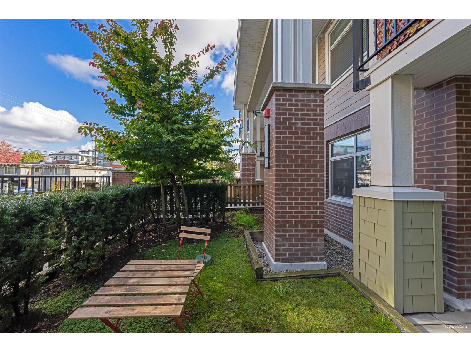 119 20696 Eastleigh Crescent Property Photo 26