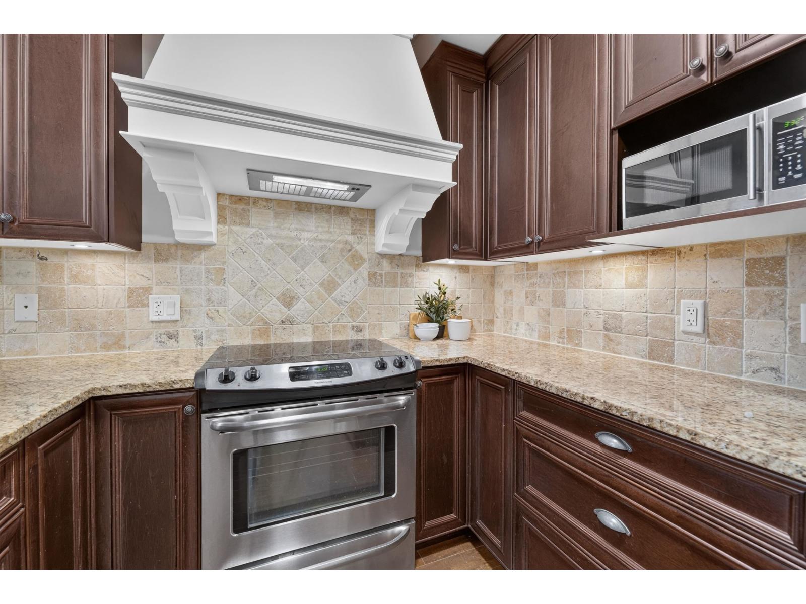 107 19530 65 Avenue Property Photo 5