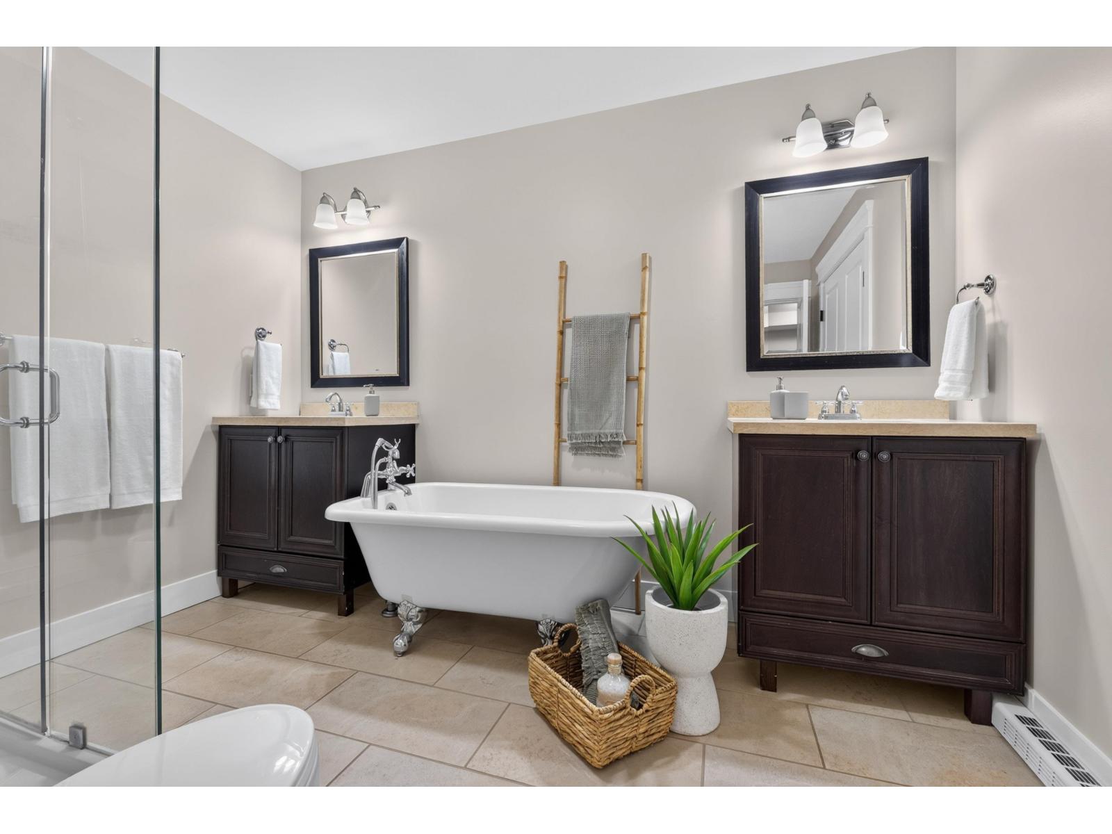 107 19530 65 Avenue Property Photo 18