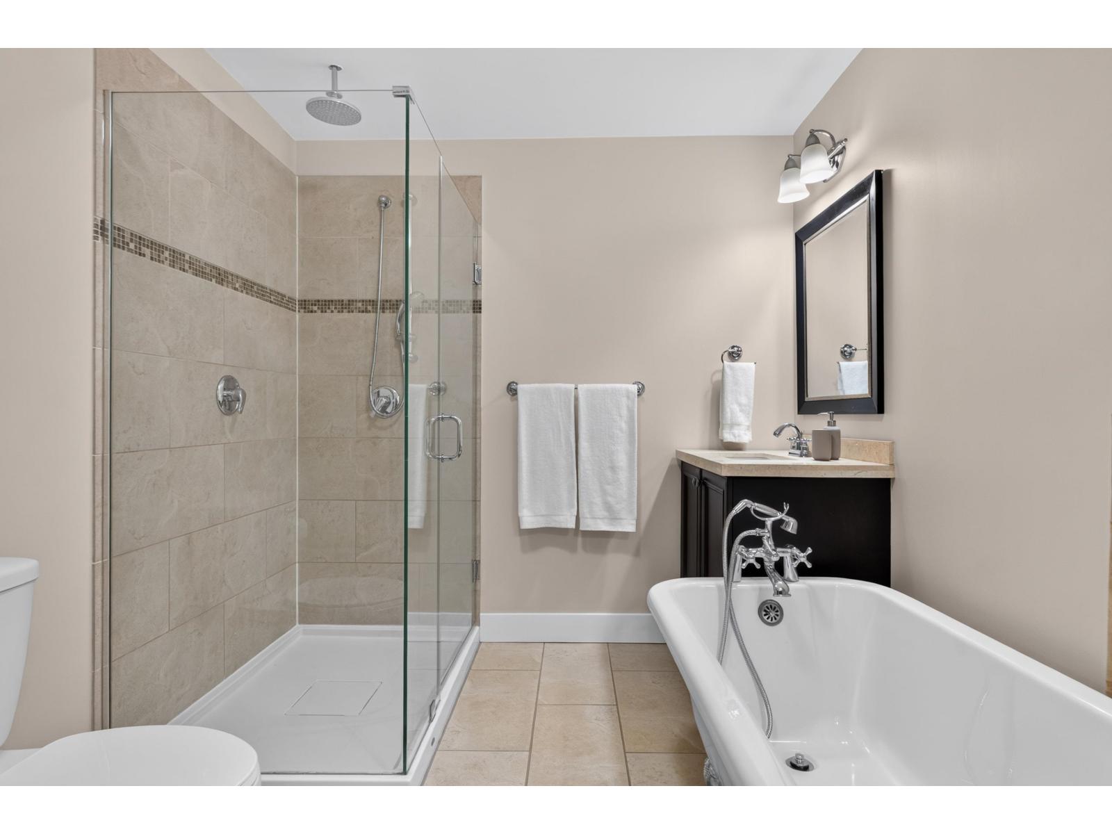107 19530 65 Avenue Property Photo 19