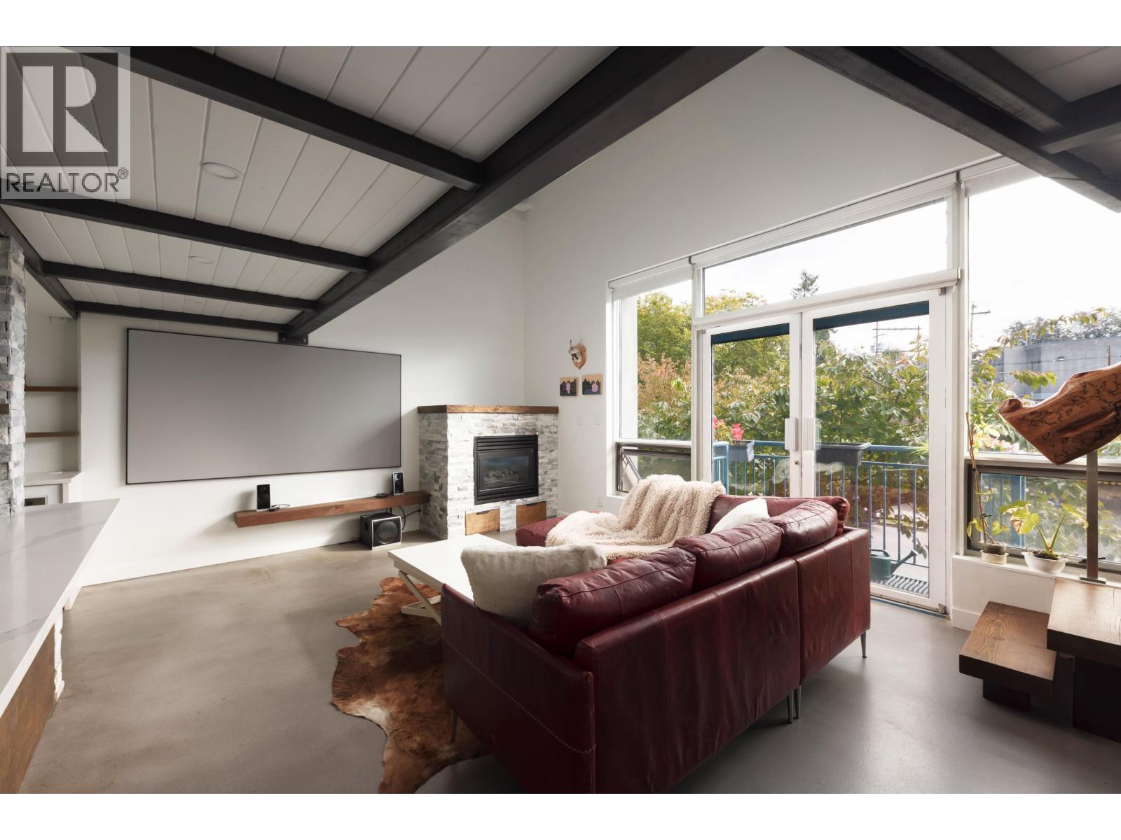 207 2001 Wall Street Property Photo 2
