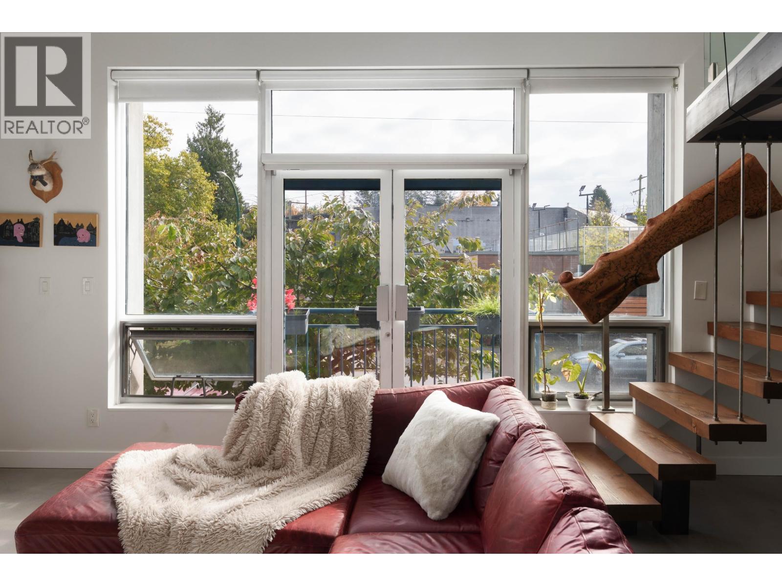 207 2001 Wall Street Property Photo 5