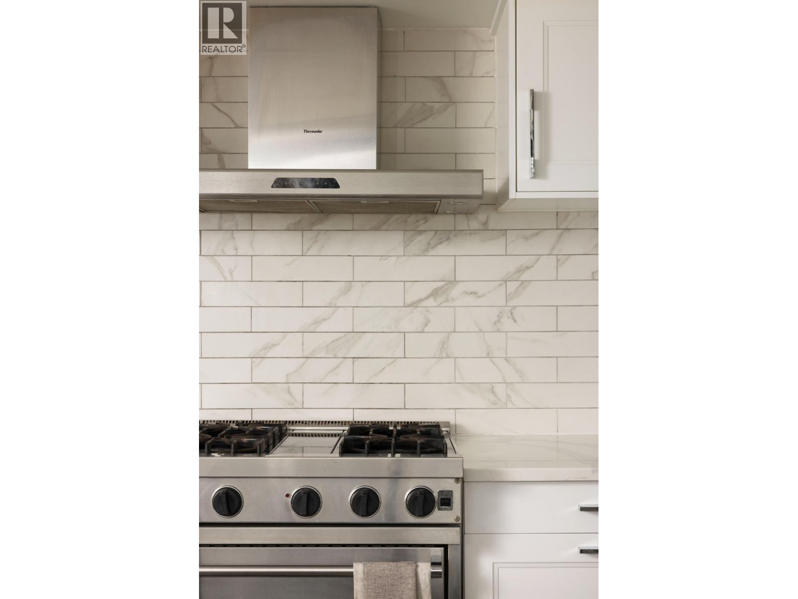 207 2001 Wall Street Property Photo 10