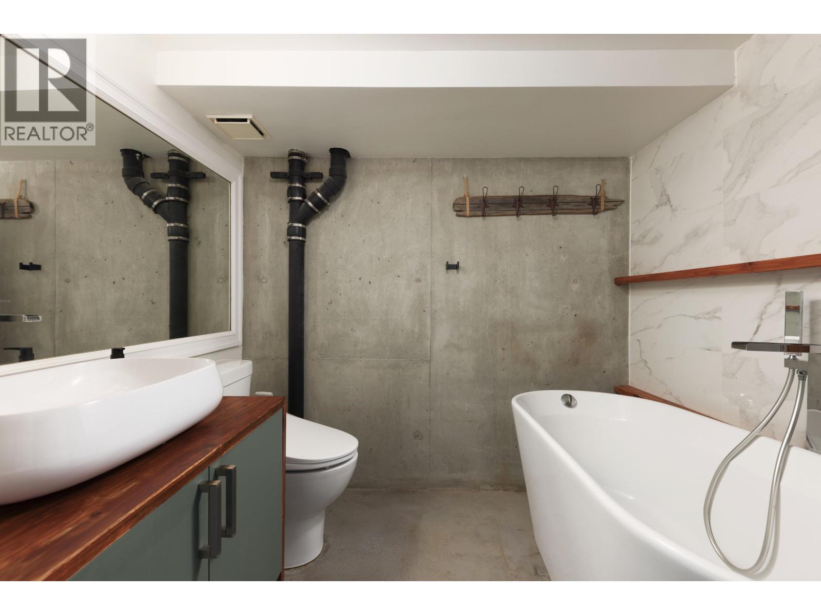 207 2001 Wall Street Property Photo 14