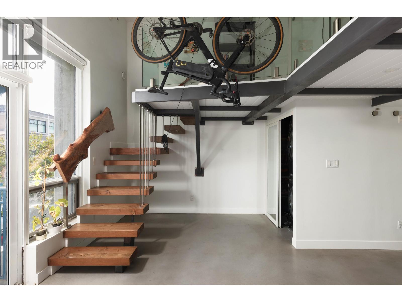 207 2001 Wall Street Property Photo 16