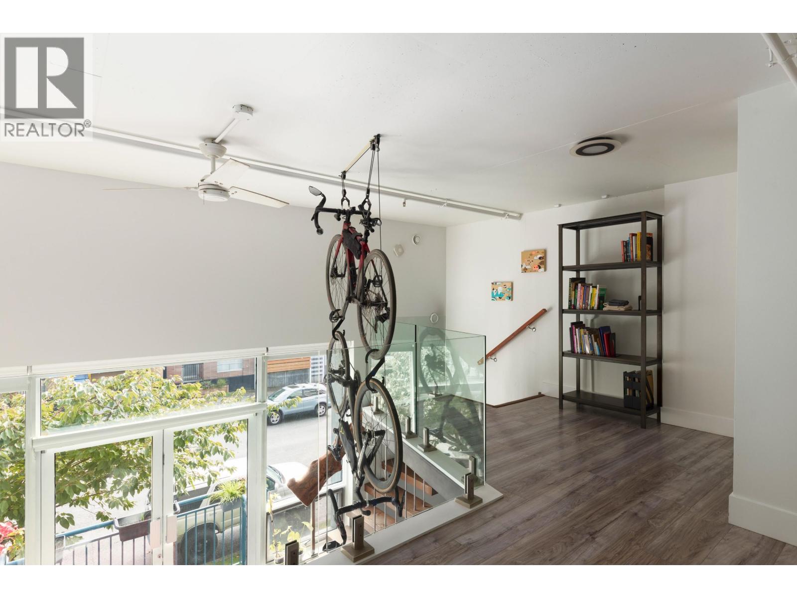 207 2001 Wall Street Property Photo 18
