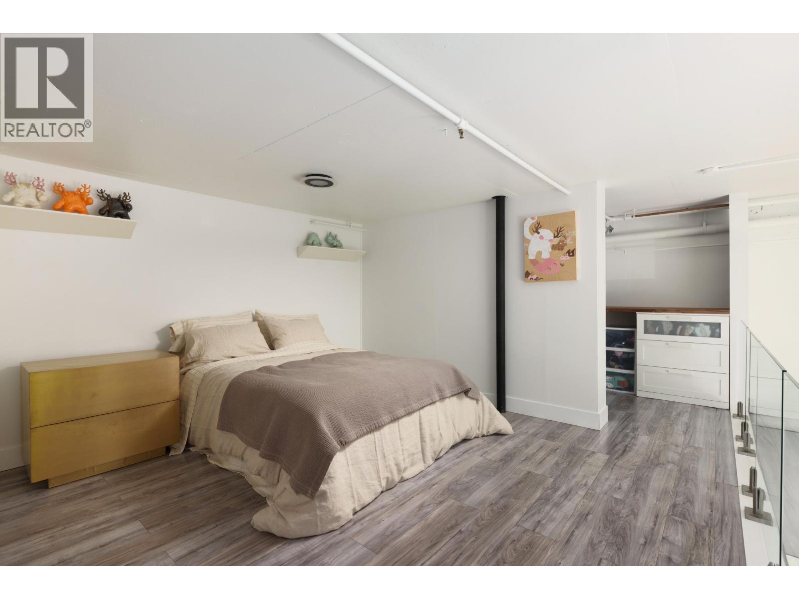 207 2001 Wall Street Property Photo 20