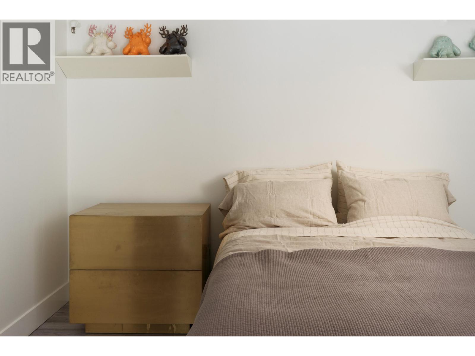 207 2001 Wall Street Property Photo 21
