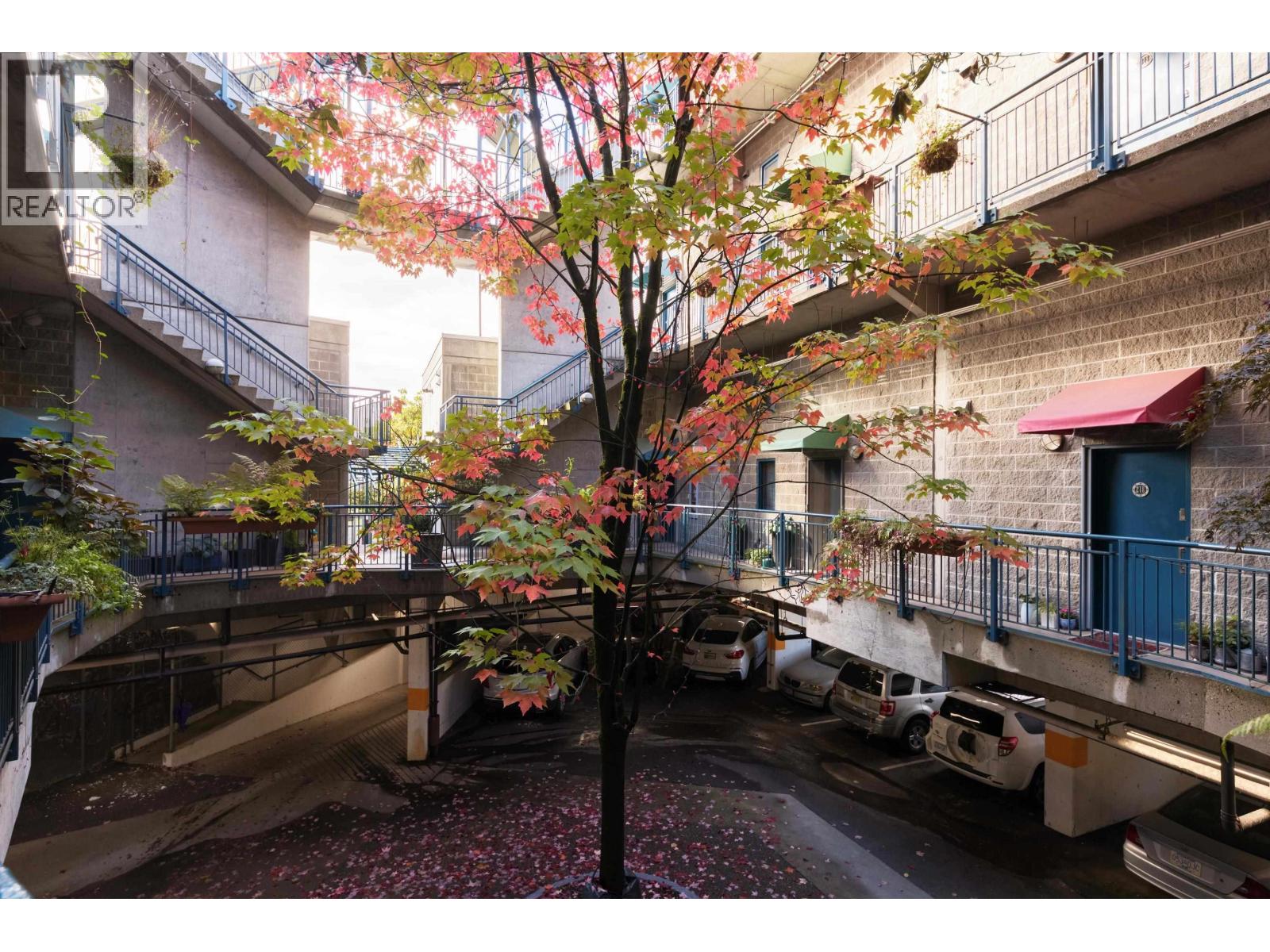207 2001 Wall Street Property Photo 26