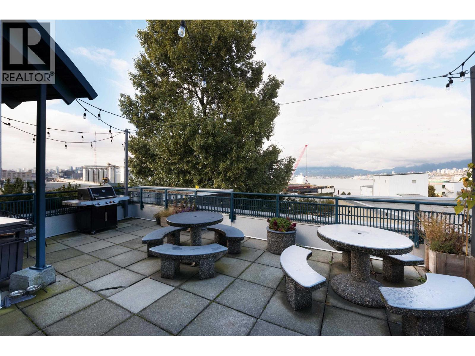 207 2001 Wall Street Property Photo 28