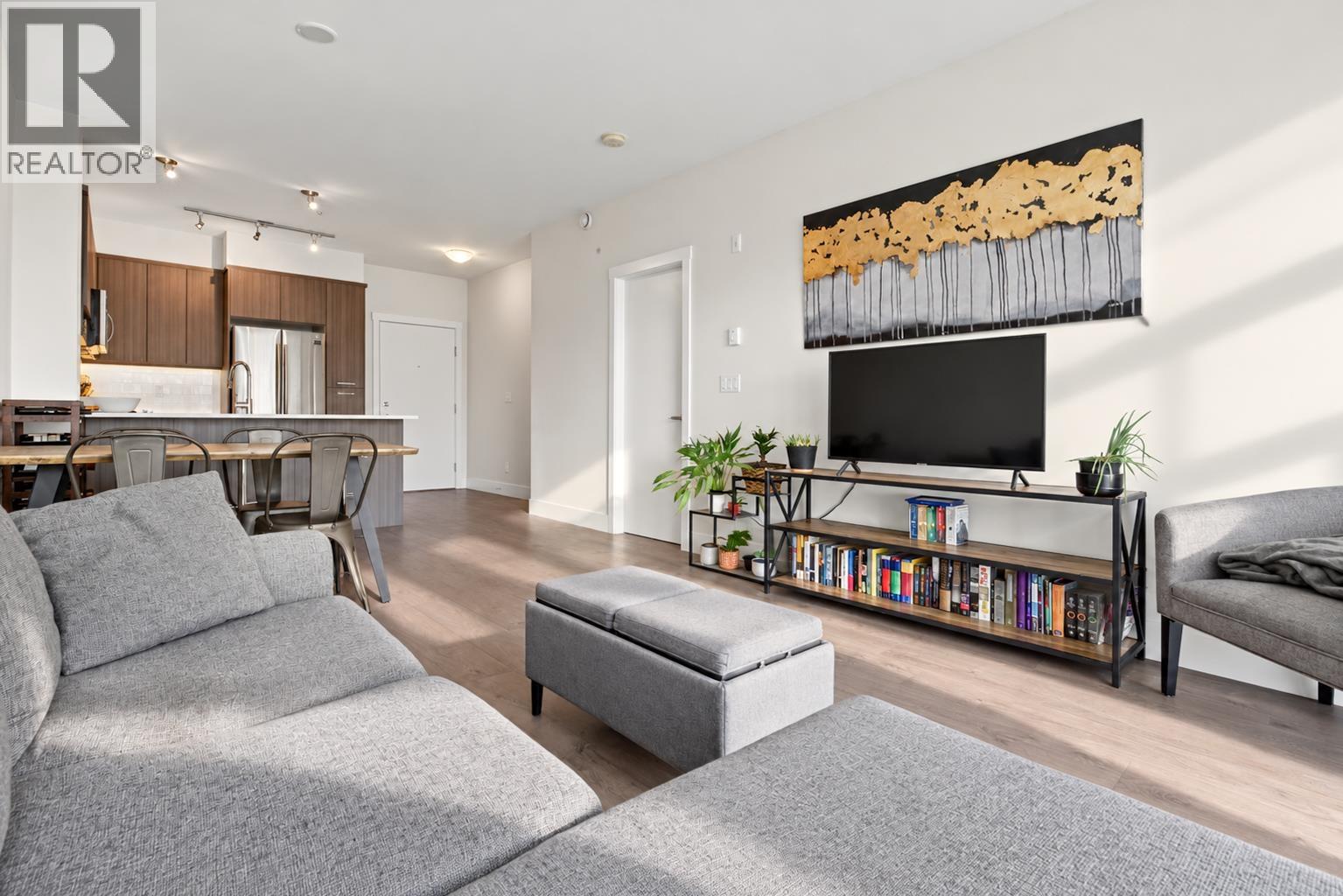 202 1306 Fifth Avenue Property Photo 2