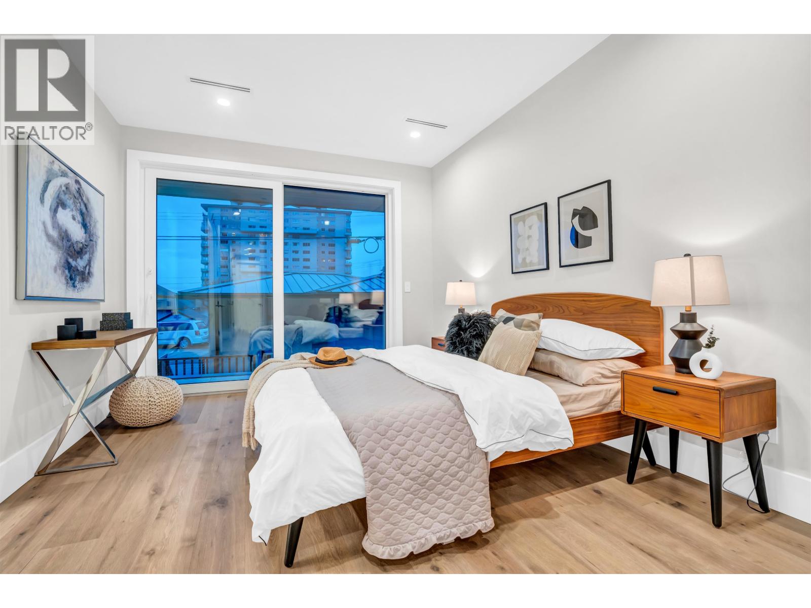 2378 Marine Drive Property Photo 10