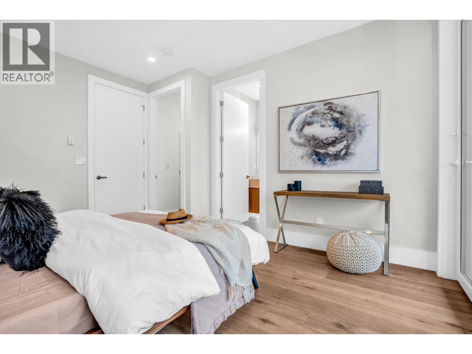 2378 Marine Drive Property Photo 11