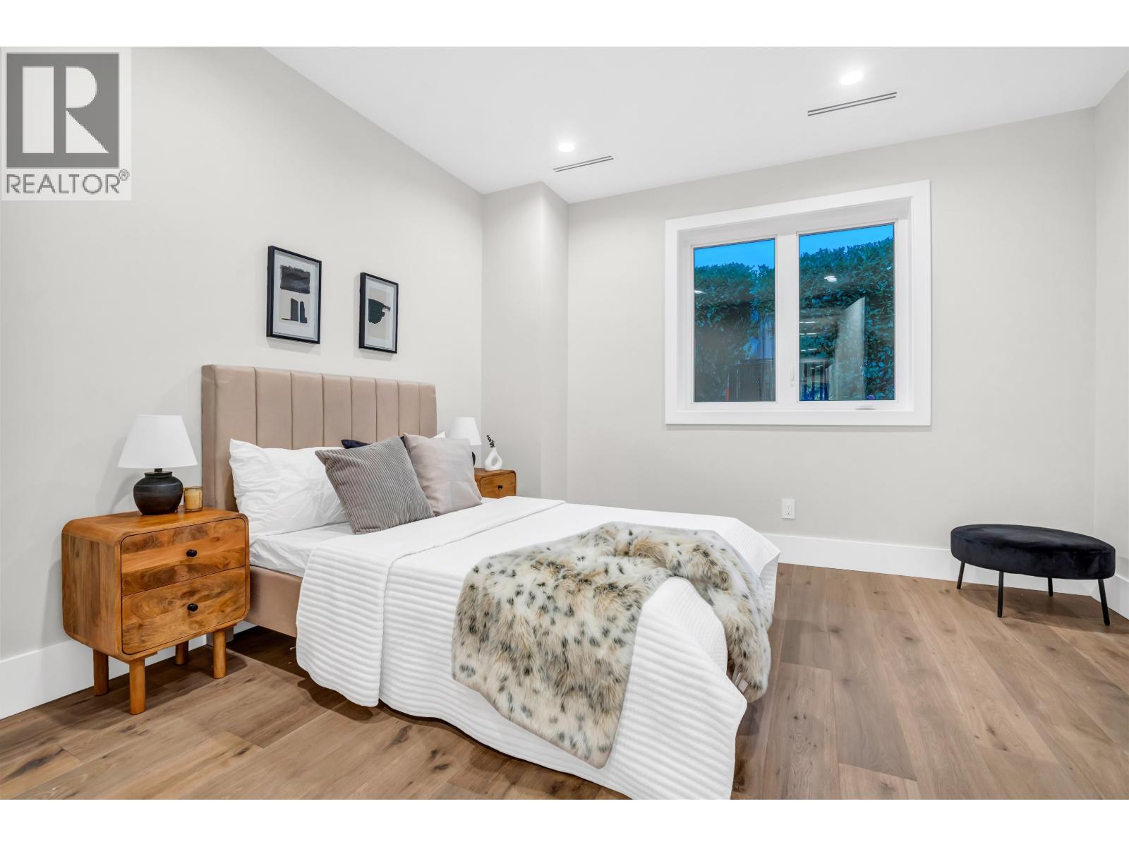 2378 Marine Drive Property Photo 14