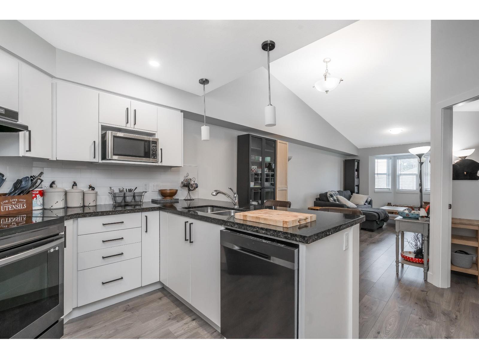 410 19730 56 Avenue Property Photo 10