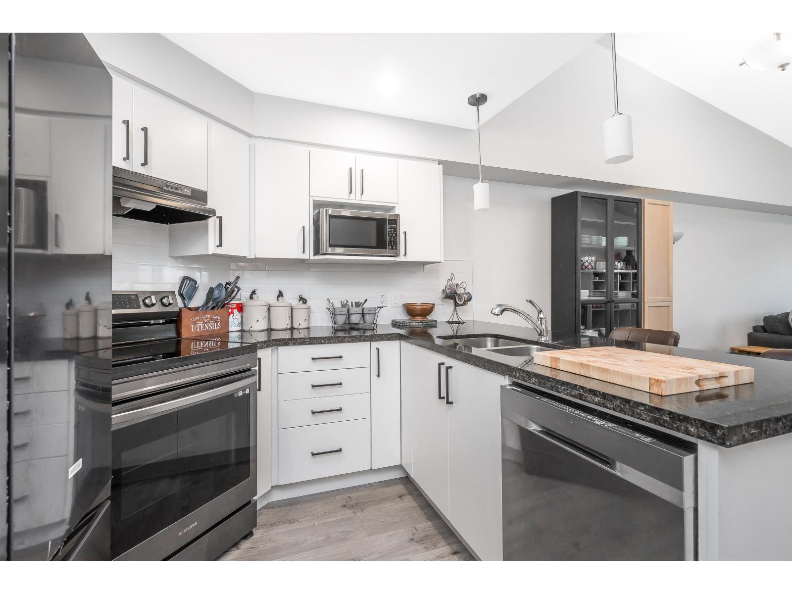 410 19730 56 Avenue Property Photo 11