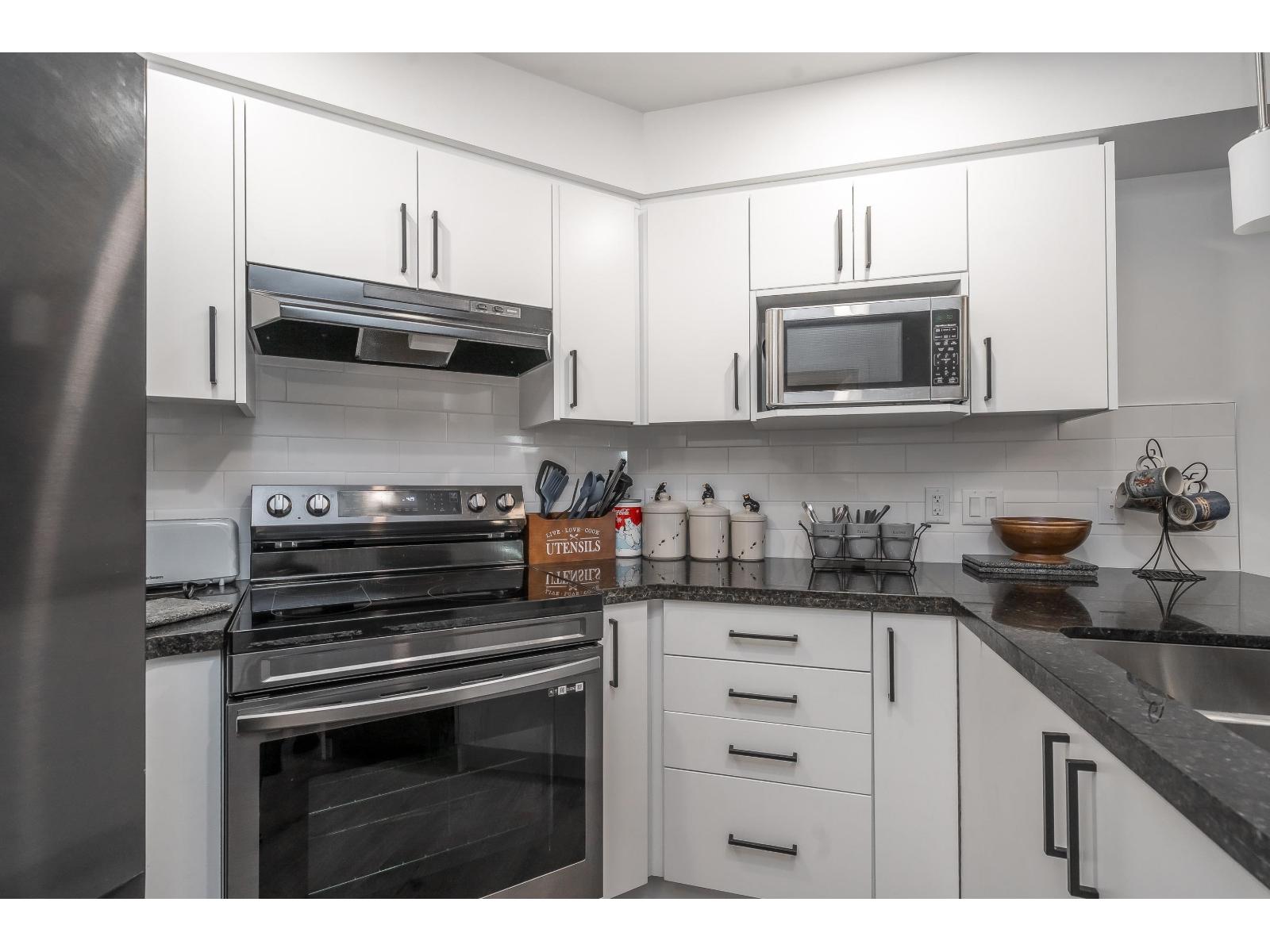 410 19730 56 Avenue Property Photo 12