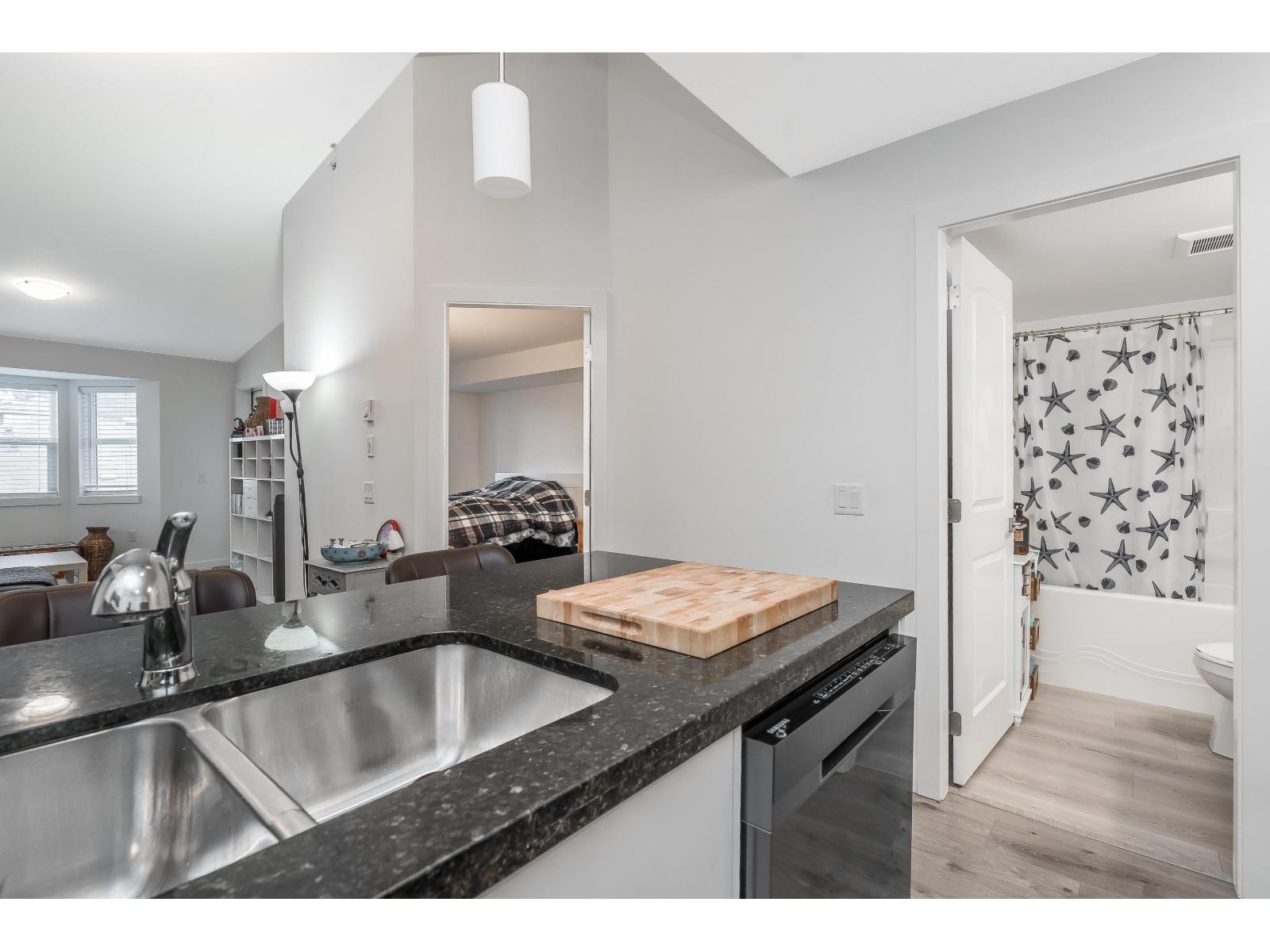 410 19730 56 Avenue Property Photo 13
