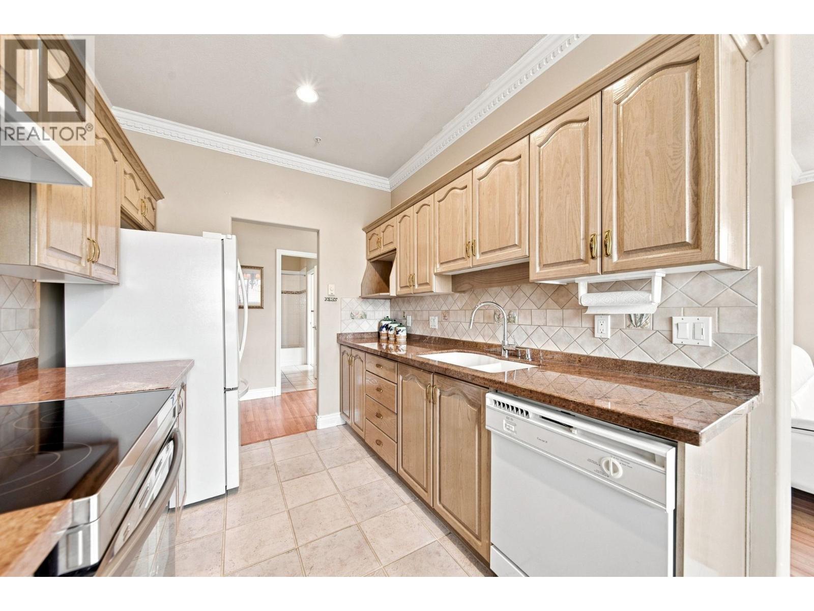 302 3176 Plateau Boulevard Property Photo 16